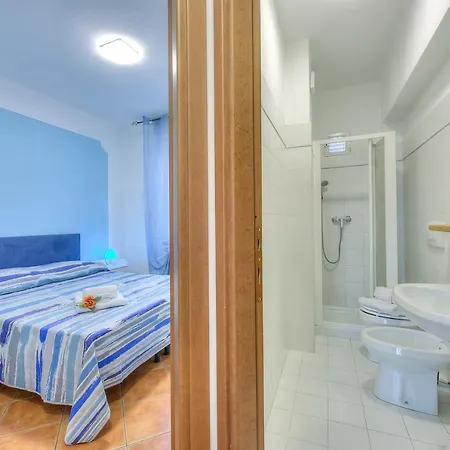 Apartment Riccardo House 1 Min From - Happy